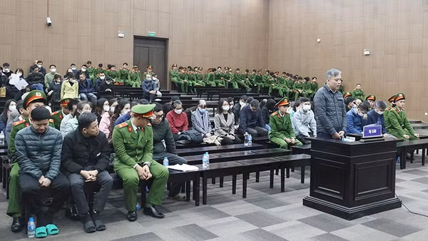 Tòa án nhân dân thành phố Hà Nội xét xử sơ thẩm vụ án đưa và nhận hối lộ xảy ra tại Cục An toàn thực phẩm (Bộ Y tế).