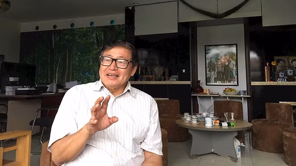 Tiến sĩ Nguyễn Việt.