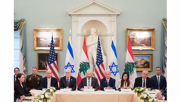 Phái đoàn Israel và Liban đạt được thỏa thuận ngừng bắn mới sau khi đàm phán dưới sự chủ trì và trung gian của Mỹ tại Washington, ngày 3/6. Ảnh | Reuters