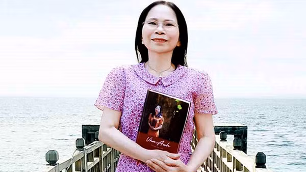 Nhà thơ Vân Anh.