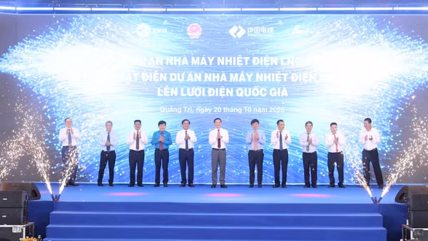 Khởi công, phát động thi đua xây dựng Nhà máy nhiệt điện LNG Quảng Trạch II, công bố phát điện Nhà máy nhiệt điện Quảng Trạch I lên lưới điện quốc gia. (Ảnh: EVN cung cấp)