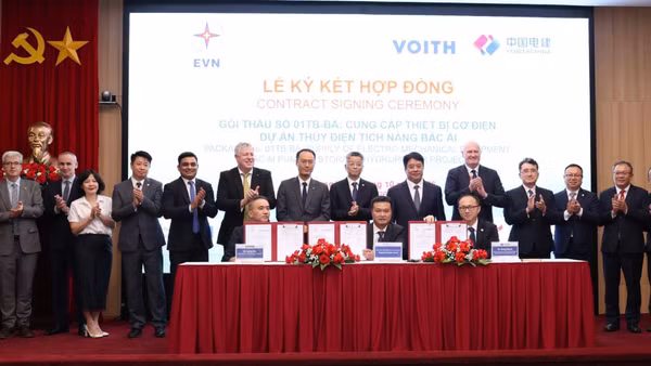 EVN và liên danh các nhà thầu ký kết hợp đồng cung cấp thiết bị cơ điện dự án Thủy điện tích năng Bác Ái. (Ảnh: EVN cung cấp)