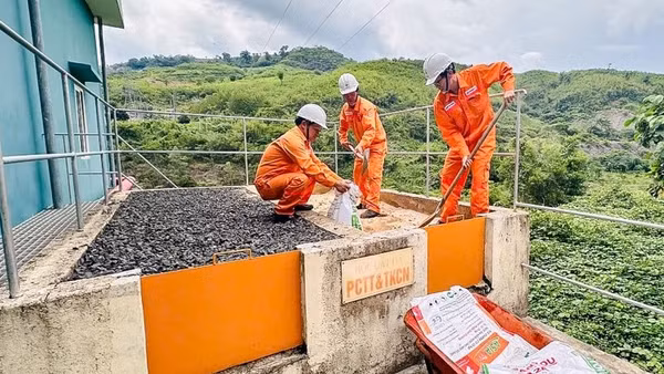 Các đơn vị khẩn trương triển khai các phương án ứng phó, đặt mục tiêu bảo đảm an toàn cho người, công trình, thiết bị và duy trì sản xuất điện an toàn, liên tục. (Ảnh: EVNGENCO1)