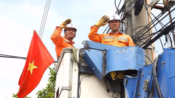 Gần 1.000 ca trực được EVNNPC và các đơn vị bố trí trong kỳ nghỉ Lễ Quốc khánh 2/9, bảo đảm công tác chỉ đạo, điều hành và vận hành được duy trì xuyên suốt. (Ảnh: EVNNPC)