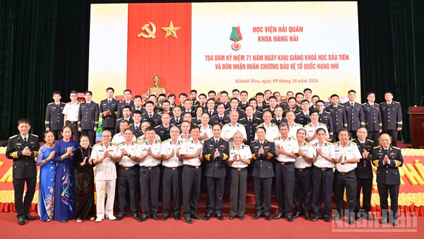 Các đại biểu dự chương trình. (Ảnh: CÔNG TỨ)