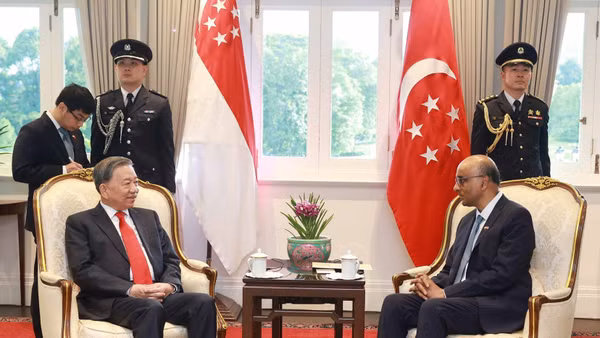 Trong chương trình thăm chính thức Singapore, ngày 12/3/2025, Tổng Bí thư Tô Lâm hội kiến Tổng thống Singapore Tharman Shanmugaratnam. (Ảnh: TTXVN)