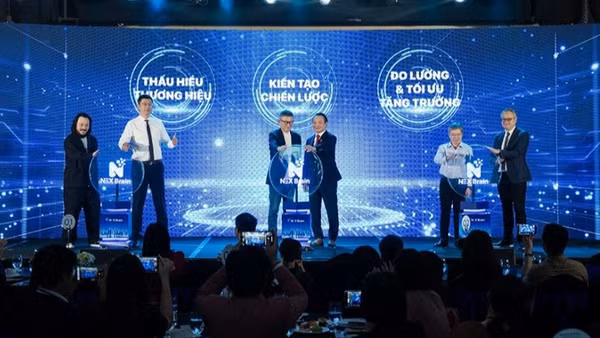 Các đại biểu thực hiện ra mắt nền tảng tăng trưởng thương hiệu NEX Brain. (Ảnh: MD)