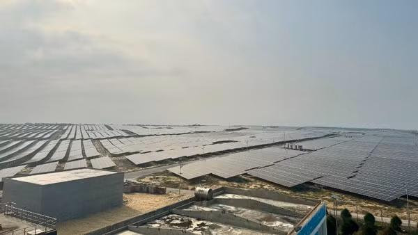 Tỷ trọng năng lượng tái tạo gia tăng đặt ra yêu cầu về việc duy trì nguồn cung ổn định. (Ảnh: LÊ CHI) 