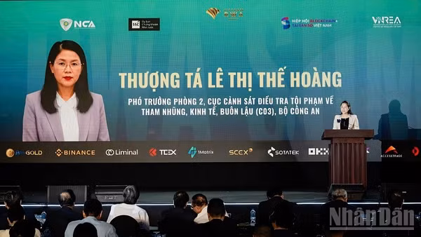 Thượng tá Lê Thị Thế Hoàng, Cục C03, Bộ Công an phát biểu tại Hội nghị Mã hóa tài sản thực Việt Nam 2026 (Vietnam RWA Summit 2026).