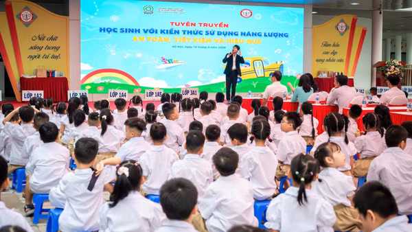 Gần 1.000 học sinh tham gia chương trình tìm hiểu về kiến thức sử dụng năng lượng an toàn, tiết kiệm, hiệu quả. (Ảnh: Ban Tổ chức cung cấp)