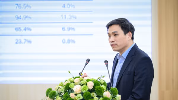 Đại tá, PGS, TS Nguyễn Đình Ngân, Phó Giám đốc Bệnh viện Quân y 103 phát biểu tại tọa đàm