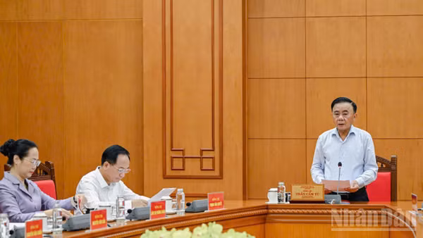 Thường trực Ban Bí thư Trần Cẩm Tú, Trưởng Ban Chỉ đạo Trung ương kỷ niệm các ngày lễ lớn và sự kiện lịch sử quan trọng của đất nước giai đoạn 2026-2030, chủ trì phiên họp Ban Chỉ đạo lần thứ nhất. (Ảnh: DUY LINH)