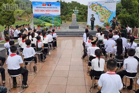 Quang cảnh "tiết học biên cương". (Ảnh: Mai Luận)