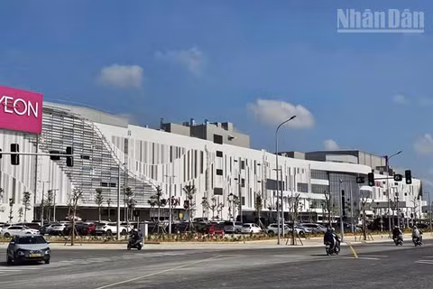Trung tâm thương mại tọa lạc bên Quốc lộ 1A qua tỉnh lỵ Thanh Hóa. (Ảnh: MAI LUẬN)