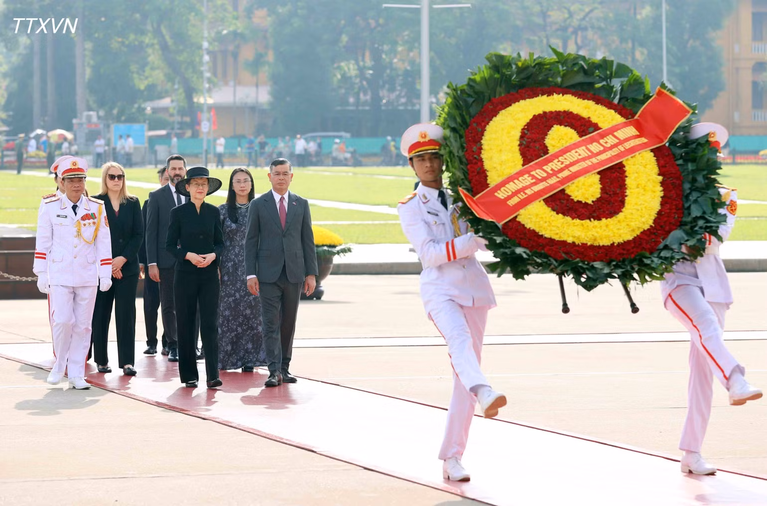 vna-potal-thu-tuong-liechtenstein-vieng-chu-tich-ho-chi-minh.jpg
