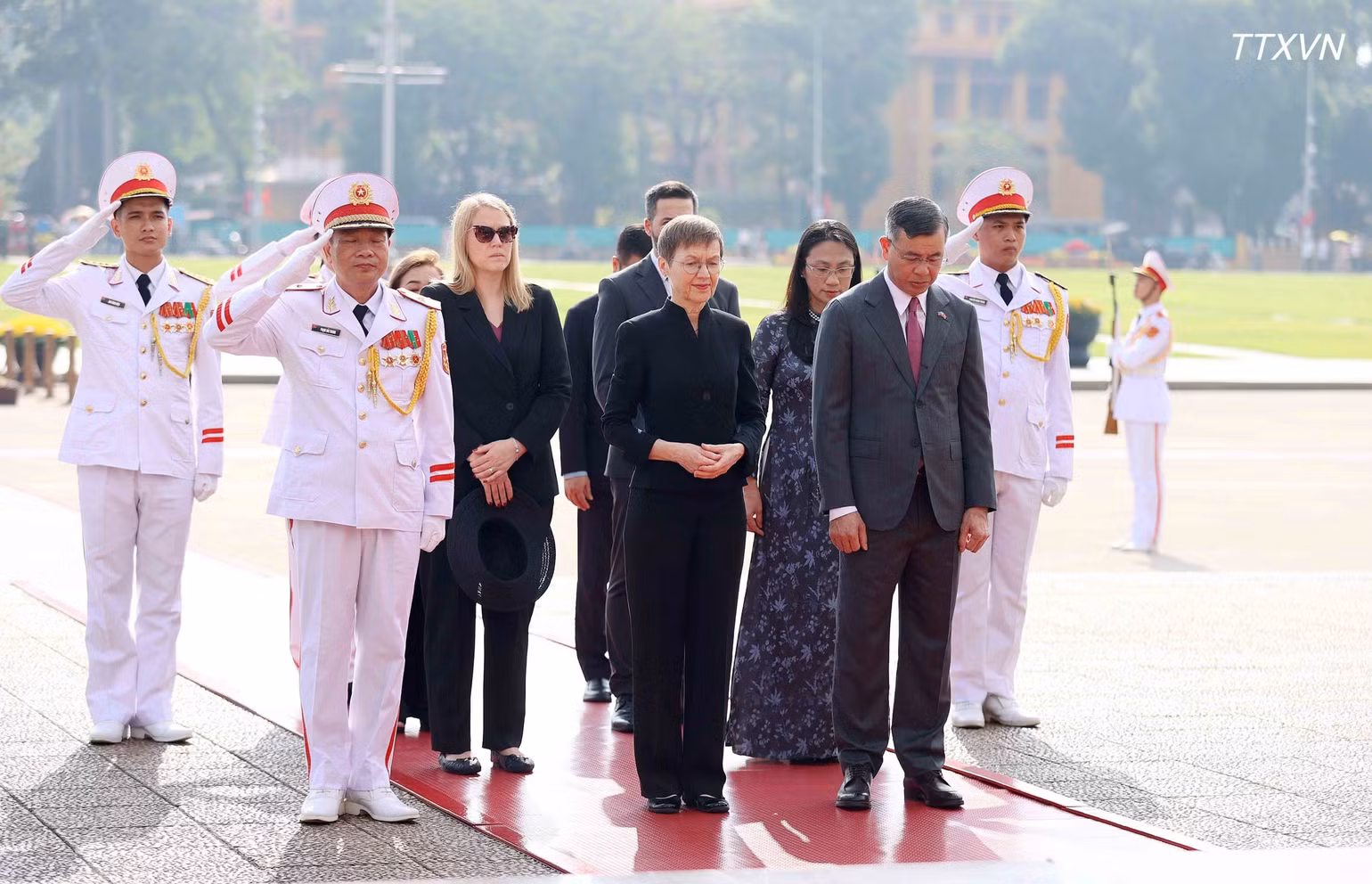 vna-potal-thu-tuong-liechtenstein-vieng-chu-tich-ho-chi-minh-8437.jpg