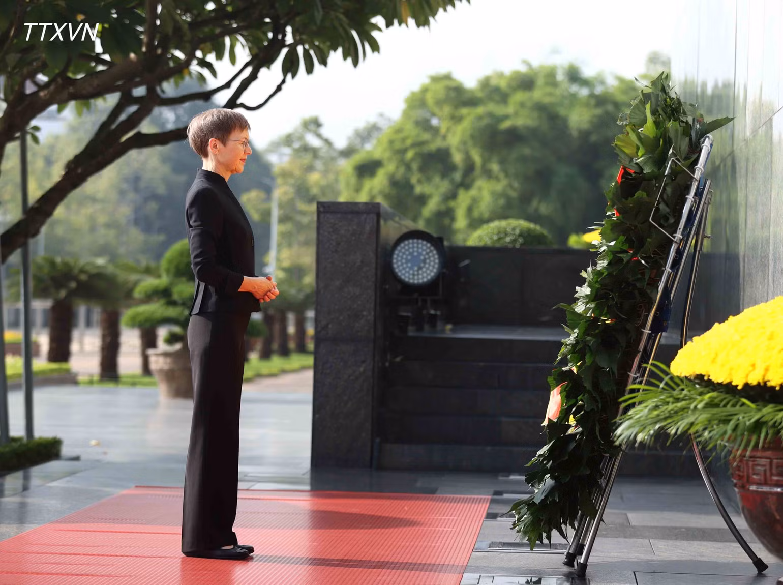 vna-potal-thu-tuong-liechtenstein-vieng-chu-tich-ho-chi-minh-460.jpg