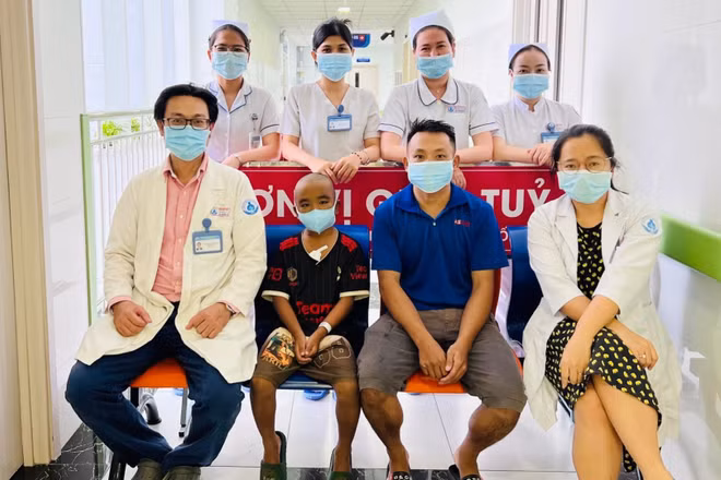 Bệnh nhi đã hồi phục khỏe mạnh sau ca ghép. (Ảnh: Bệnh viện cung cấp).