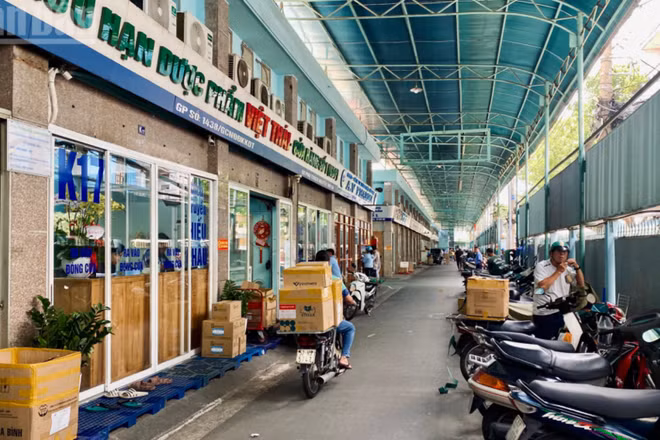 Khu vực kinh doanh dược phẩm quy mô lớn tại phường Hòa Hưng, Thành phố Hồ Chí Minh.