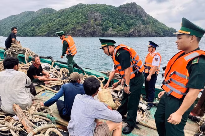 Các ngư dân gặp nạn đã ổn định sức khỏe. (Ảnh: CTV).