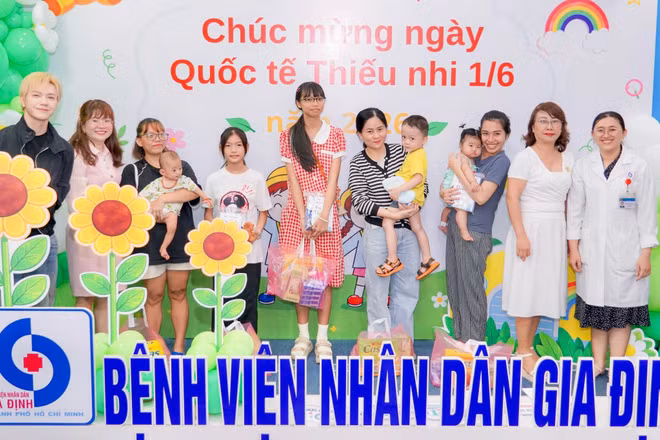 Hoạt động mừng ngày Quốc tế Thiếu nhi tại Bệnh viện Nhân dân Gia Định. 