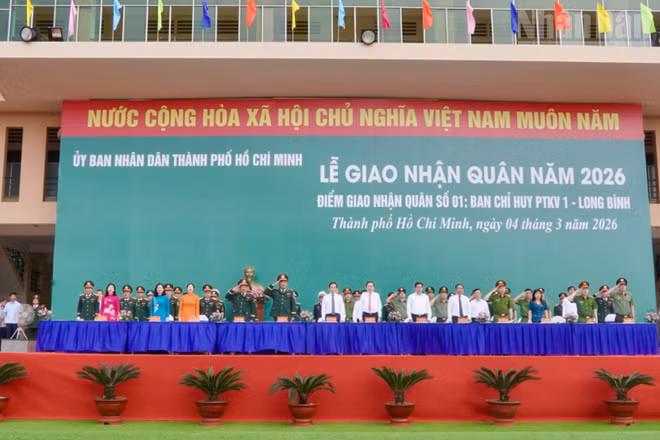 Đại biểu dự lễ giao nhận quân năm 2026.