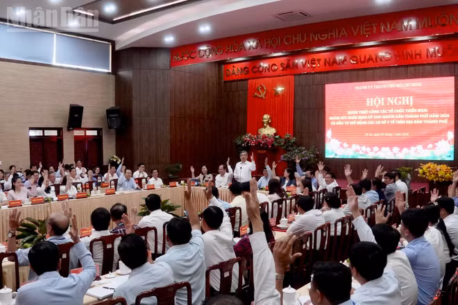 Lãnh đạo Thành phố Hồ Chí Minh và 36 xã, phường khu vực phía Tây Bắc thể hiện quyết tâm hoàn thành khám sức khỏe toàn dân. 