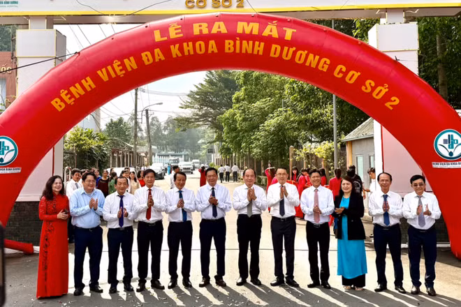 Đại biểu dự lễ ra mắt cơ sở 2 Bệnh viện đa khoa Bình Dương tại Bắc Tân Uyên. 