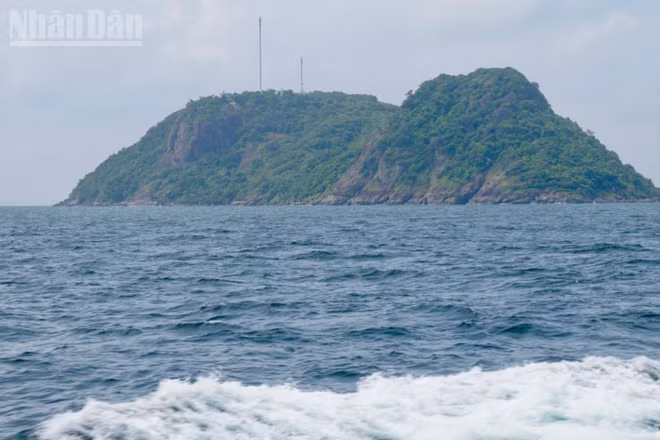 Đảo Hòn Chuối thuộc xã Sông Đốc, tỉnh Cà Mau. (Ảnh: LÊ THÀNH)