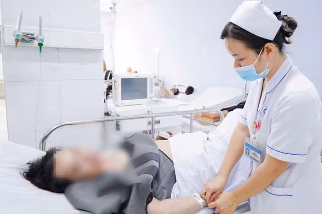 Một bệnh nhân trong vụ cháy đang điều trị tại Bệnh viện Nhân dân Gia Định. (Ảnh: Bệnh viện cung cấp)