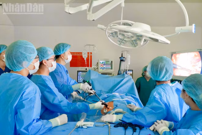 Phẫu thuật nội soi ghép thận tại Bệnh viện đa khoa Xuyên Á. 
