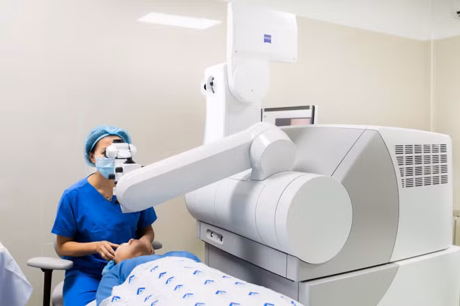 Một hệ thống phẫu thuật khúc xạ tiên tiến tại Bệnh viện Mắt Thành phố Hồ Chí Minh.