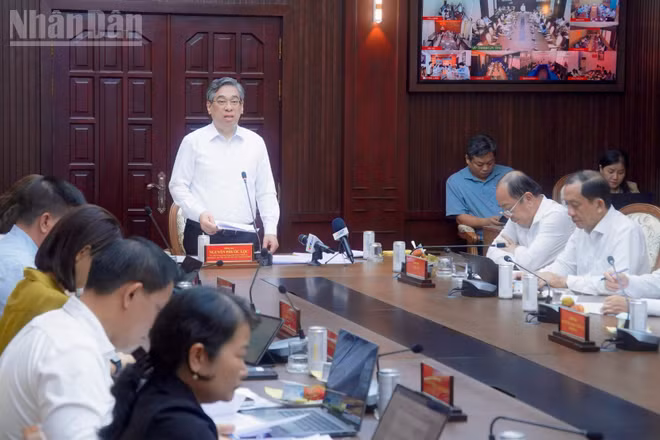 Đồng chí Nguyễn Phước Lộc, Ủy viên Trung ương Đảng, Phó Bí thư Thành ủy Thành phố Hồ Chí Minh, Chủ tịch Ủy ban Mặt trận Tổ quốc Thành phố phát biểu chỉ đạo.