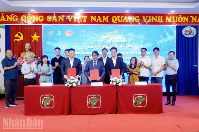 Quang cảnh lễ ký kết hợp tác. 