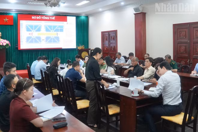 Quang cảnh cuộc họp. (Ảnh: THÀNH LÊ)