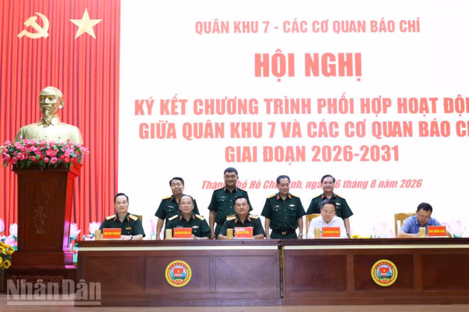 Quang cảnh lễ ký kết. (Ảnh: LÊ THÀNH)