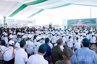 Quang cảnh lễ mít-tinh hưởng ứng Ngày Môi trường thế giới (5/6) và Tháng Hành động vì môi trường năm 2025.