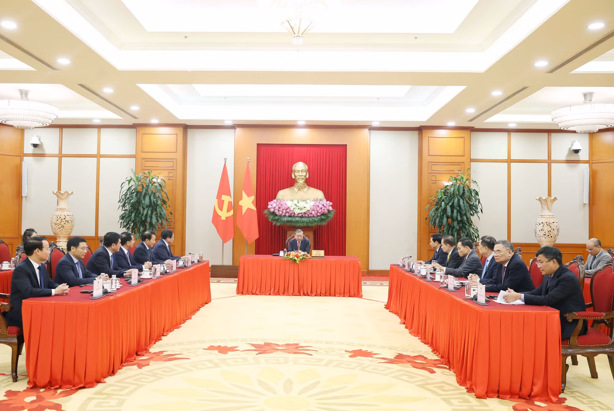 vna-potal-tong-bi-thu-to-lam-va-tong-thong-hoa-ky-donald-trump-dien-dam-8128180.jpg