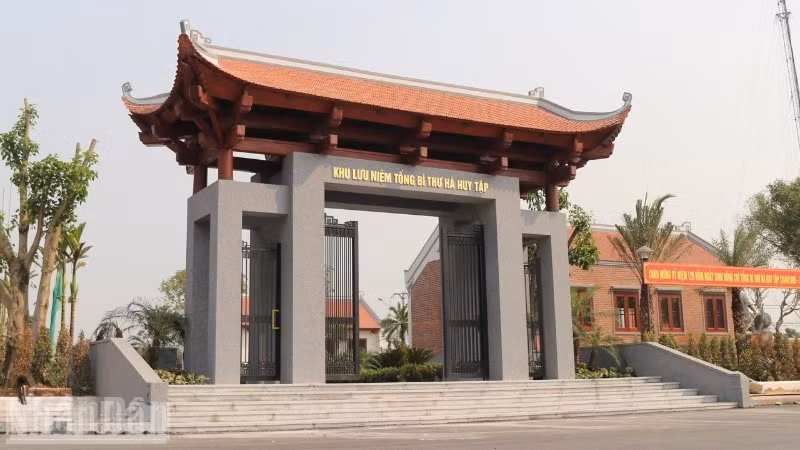 Khu lưu niệm Tổng Bí thư Hà Huy Tập được xây dựng khang trang tại quê nhà - xã Cẩm Hưng, tỉnh Hà Tĩnh.