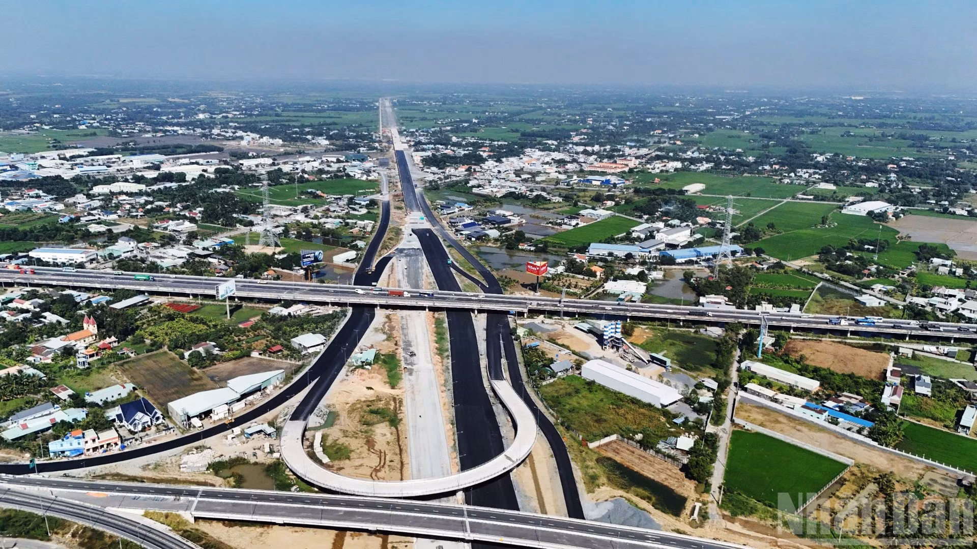 Nút giao Mỹ Yên nhìn từ hai phía Vành đai 3 qua tỉnh Tây Ninh.
