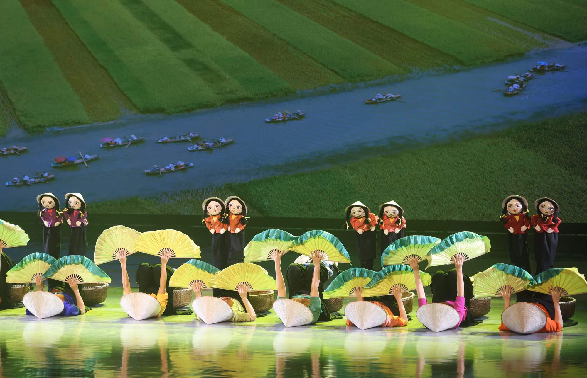 vna-potal-tong-bi-thu-chu-tich-nuoc-to-lam-du-chuong-trinh-nghe-thuat-viet-nam-trung-quoc-8703676.jpg