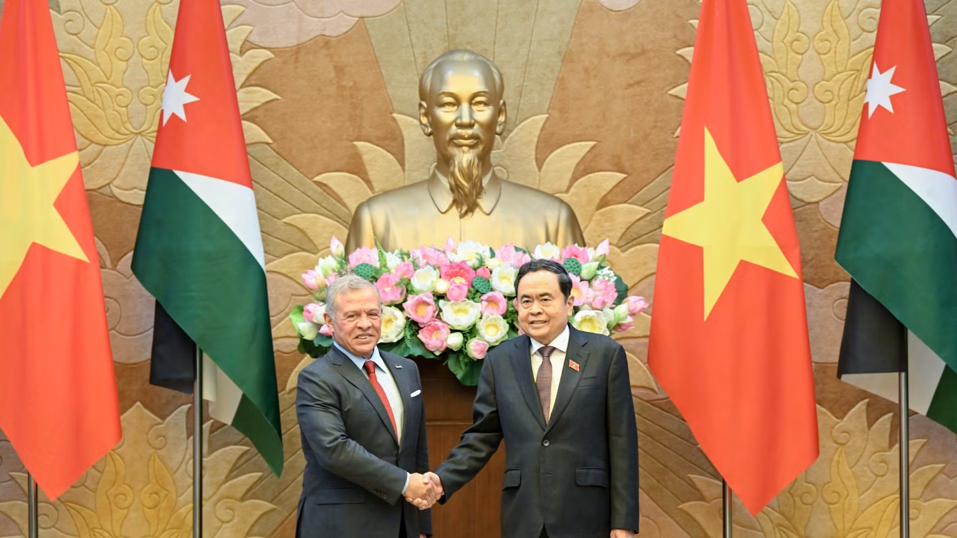 Chủ tịch Quốc hội Trần Thanh Mẫn và Quốc vương Jordan Abdullah II Ibn Al Hussein. (Ảnh: DUY LINH)