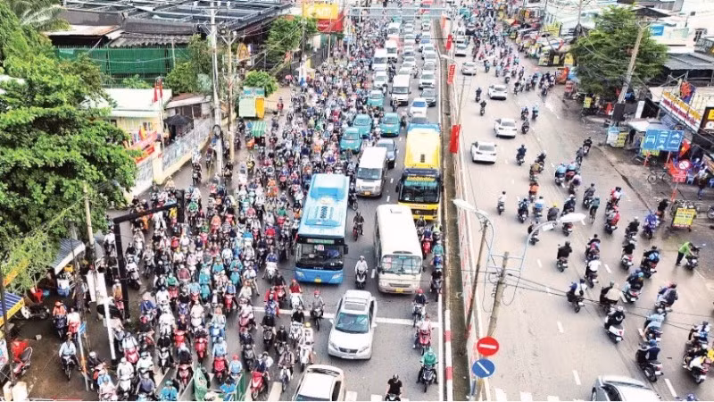 Phát thải từ các phương tiện tham gia giao thông là một trong các nguồn chính gây nên tình trạng ô nhiễm không khí