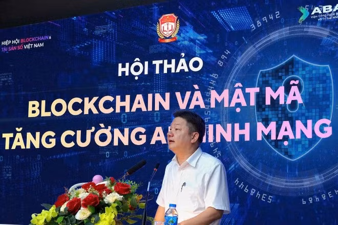 Thiếu tướng, TS. Hồ Văn Hương, Phó Trưởng ban, Ban Cơ yếu Chính phủ nhấn mạnh yêu cầu về bảo mật thông tin trong giai đoạn chuyển đổi số.