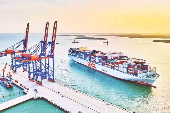 11 tháng năm 2025, kim ngạch xuất, nhập khẩu hàng hóa bứt phá, hướng tới đạt kỷ lục mới. (Ảnh: THẾ ANH)
