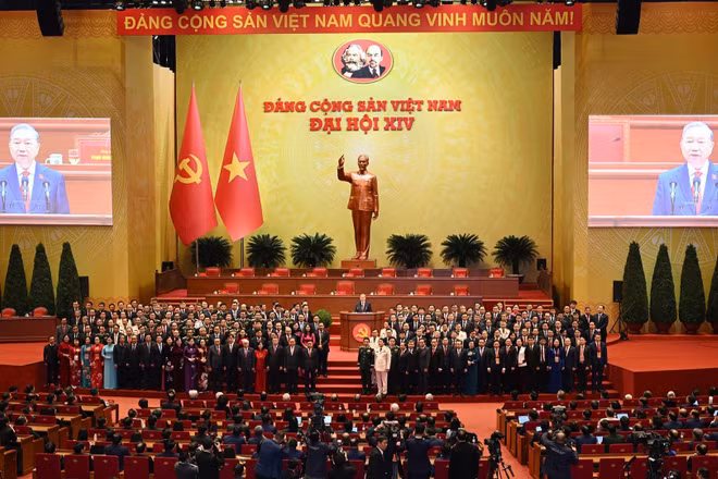Ban Chấp hành Trung ương khóa XIV ra mắt Đại hội. (Ảnh: DUY LINH)