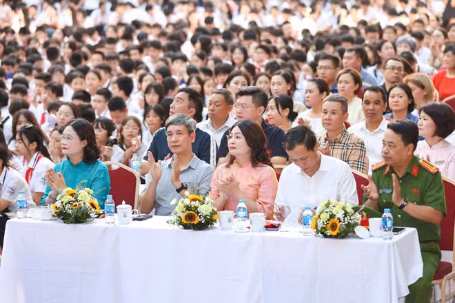 Quang cảnh buổi lễ tổng kết và chung kết cuộc thi STEM Robotics Champion của Trường trung học cơ sở Giảng Võ. (Ảnh: THANH TÙNG)