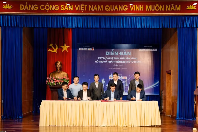 Lễ ký kết hợp tác giữa các đơn vị nhằm cam kết hỗ trợ cho doanh nghiệp tư nhân.