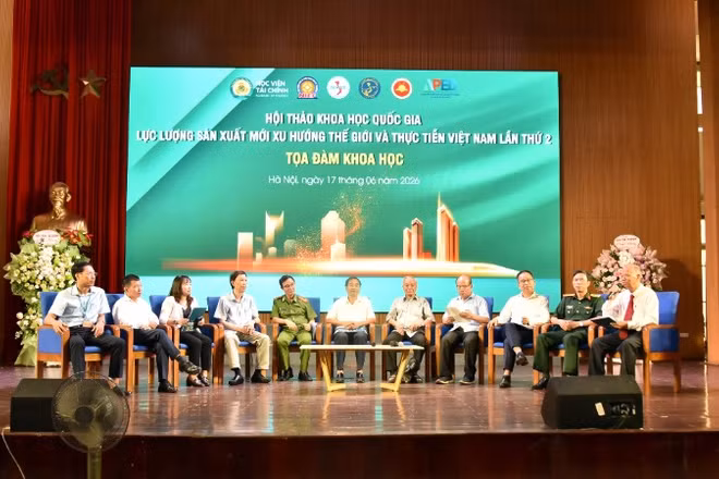 Các đại biểu tham gia Hội thảo Khoa học quốc gia "Lực lượng sản xuất mới - Xu hướng thế giới và thực tiễn Việt Nam".