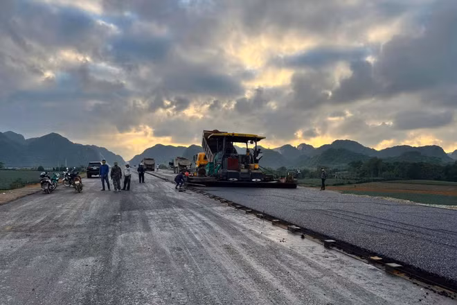 Cần đẩy mạnh giải phóng mặt bằng, bổ sung nguyên vật liệu cho các dự án trọng điểm. (Ảnh minh họa)